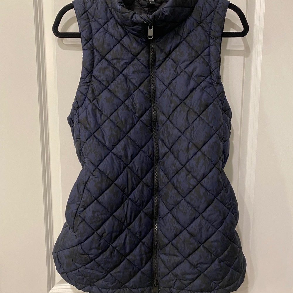 ATHLELTA WHISPER FEATHERLESS PRINTED VEST Size L